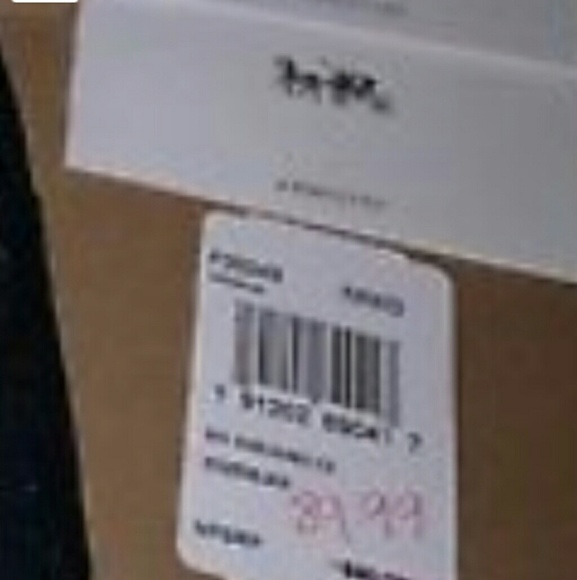 Coach NWT Corner Zip Signature LTHR - Picture 3 of 6